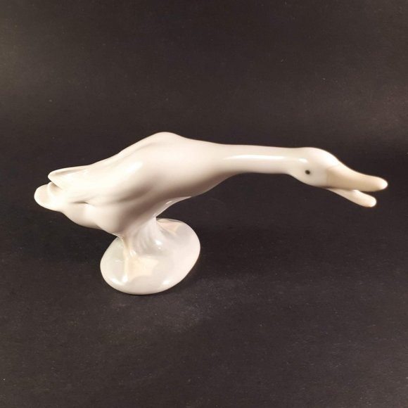 Lladro Honking Long neck Goose #4551 Porcelain figurine - Picture 1 of 6